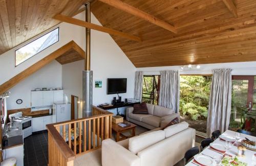 Ngaio Bay House | Kanuka House - Kaiteriteri Holiday Home