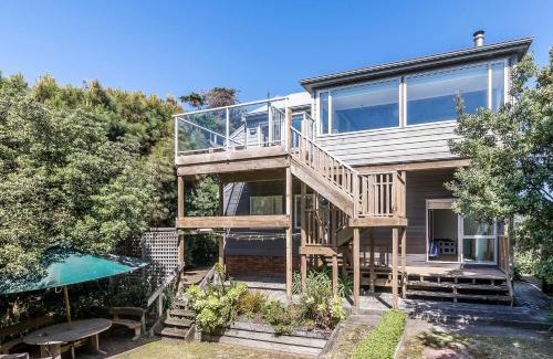Waikanae House | Kapiti at The Coast - Waikanae Holiday Home