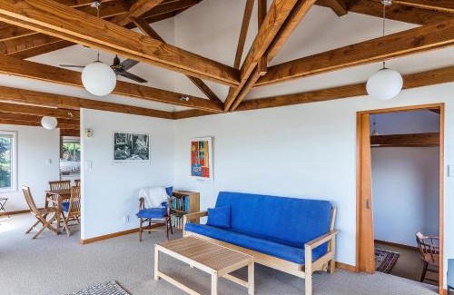 Waikanae House | Kapiti at The Coast - Waikanae Holiday Home