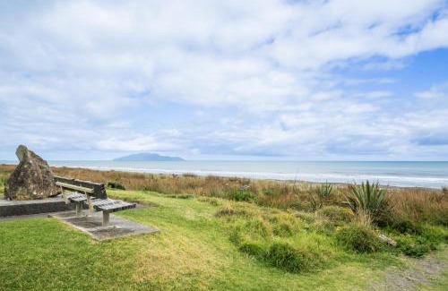 Otaki Beach House | Kapiti Magic - Otaki Beach Holiday Home