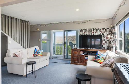 Otaki Beach House | Kapiti Magic - Otaki Beach Holiday Home