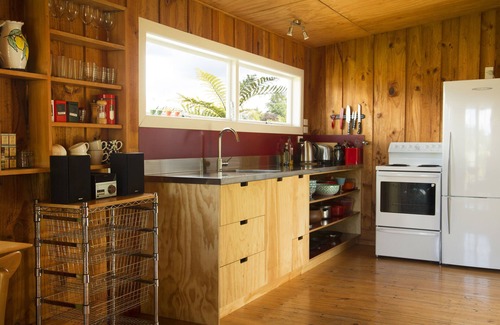Mapua House | Karaka Cottage at The Apple Pickers' Cottages.