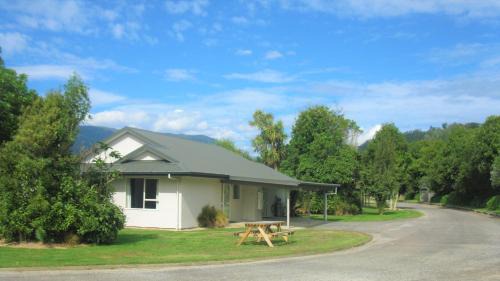 Karamea Hotel | Karamea River Motels