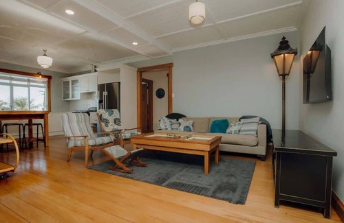 Rewa House | Karamu Korner - 4 BR bungalow near Fitzroy Beach