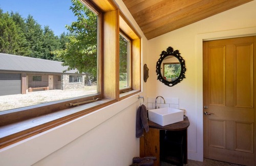 Arrowtown House | Karavanserai | Outdoor Fireplace | Spacious Home