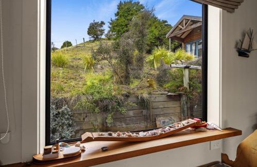 Christchurch District House | Karearea Cottage - Rural Retreat Purau
