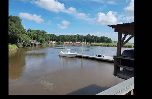 Darien House | Karen’s CovenCharming 2-bedroom house in terrific Darien with WiFi, AC