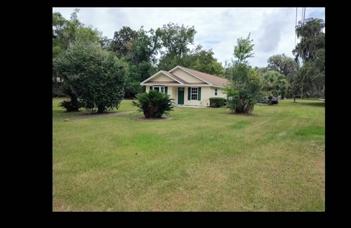 Darien House | Karen’s CovenCharming 2-bedroom house in terrific Darien with WiFi, AC
