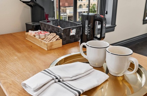 East Liberty Apartment | Kasa | Accessible Studio in the Heart of Steel City | The Maverick