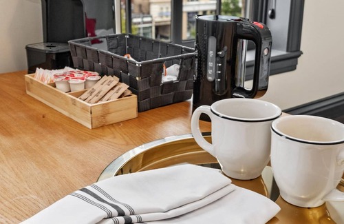 East Liberty Apartment | Kasa Accessible Studio in the Heart of Steel City The Maverick