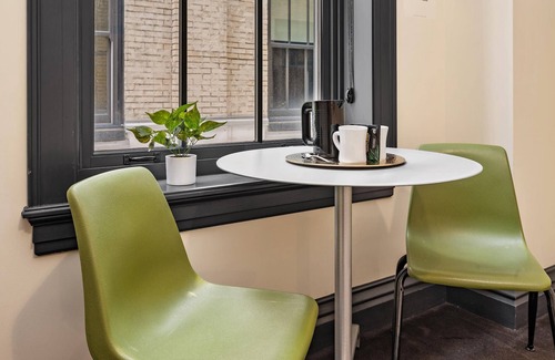 East Liberty Apartment | Kasa Atrium Studio in East Liberty Neighborhood The Maverick
