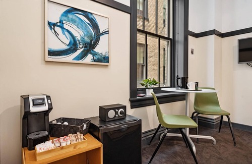 East Liberty Apartment | Kasa Atrium Studio in East Liberty Neighborhood The Maverick