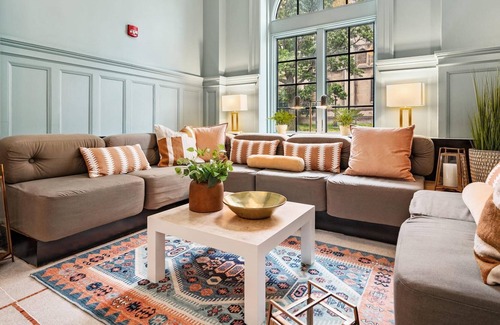 East Liberty Apartment | Kasa | Atrium Studio in East Liberty Neighborhood | The Maverick
