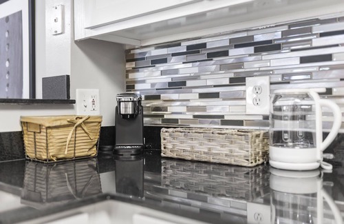 Delray Beach Apartment | Kasa | Comfy 1 BD + Free Parking | Delray Beach