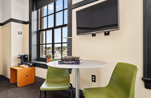 East Liberty Apartment | Kasa Comfy Studio Explore East Liberty The Maverick