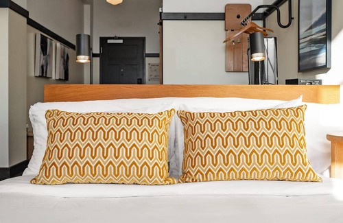 East Liberty Apartment | Kasa | Enjoy Local Dining in East Liberty | The Maverick