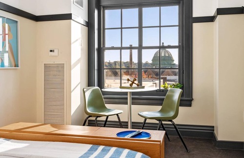 East Liberty Apartment | Kasa | Enjoy Local Dining in East Liberty | The Maverick