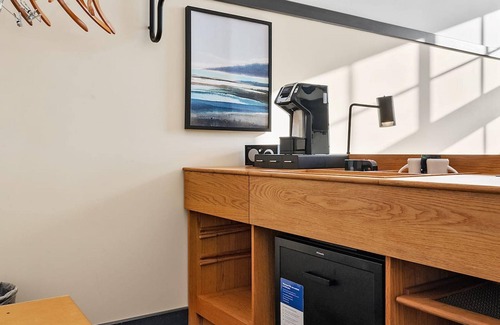 East Liberty Apartment | Kasa Enjoy Local Dining in East Liberty The Maverick