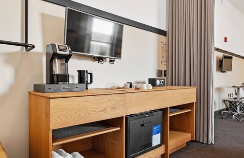 East Liberty Apartment | Kasa Family Space Historic Ymca The Maverick