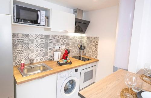 Saint-Quentin Apartment | KASA Gloria - Studio cosy centre-ville - Parking & Wifi gratuits, tout équipé