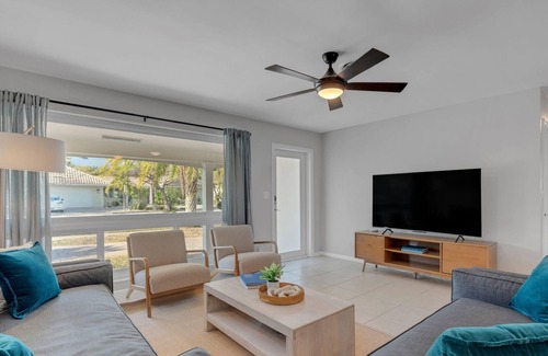 Imperial Point House | Kasa Palm Grove 4BD/3BA with Backyard & Pool