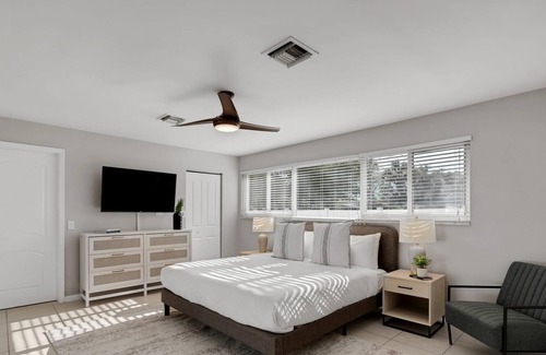 Imperial Point House | Kasa Palm Grove 4BD/3BA with Backyard & Pool