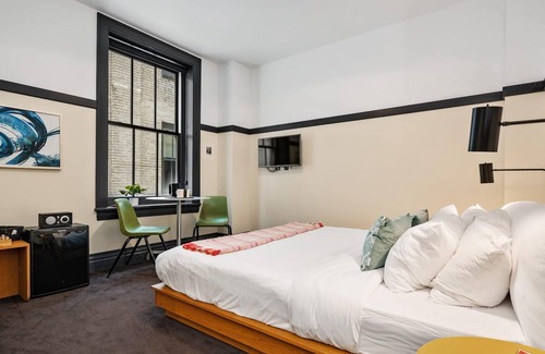 East Liberty Apartment | Kasa | Quick Walk to Kelly Strayhorn Theater | The Maverick