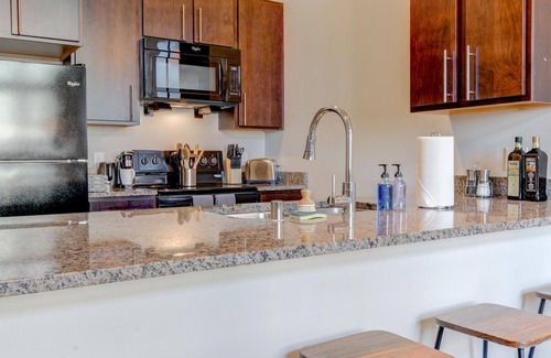 Westown Apartment | Kasa Relax in Your Spacious 1BD Pet Friendly Milwaukee