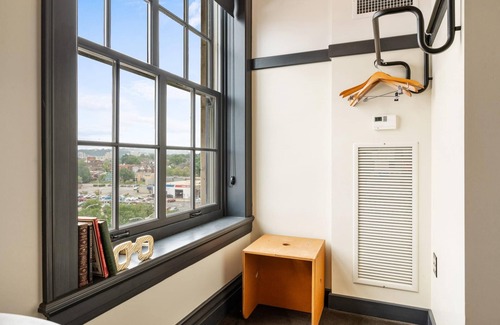 East Liberty Apartment | Kasa Steps to Bakery Square Cozy Studio The Maverick