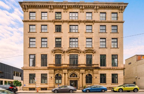 East Liberty Apartment | Kasa Uniquely Designed Suite Near Carnegie Museum The Maverick