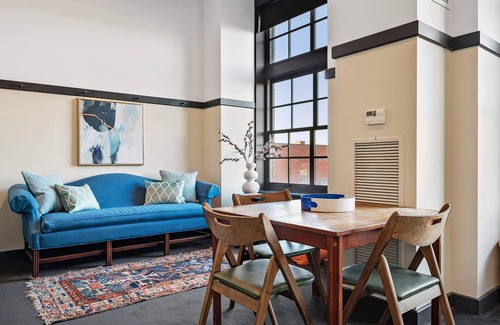 East Liberty Apartment | Kasa Uniquely Designed Suite Near Carnegie Museum The Maverick