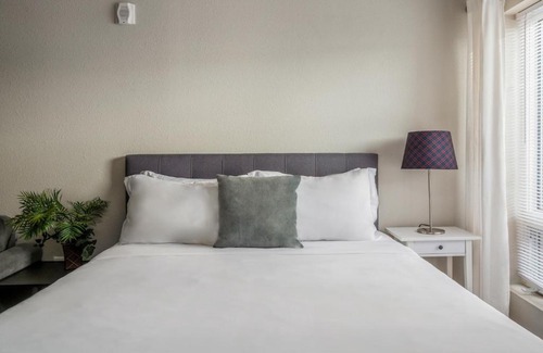 Prospect Park Apartment | Kasa University Avenue Minneapolis