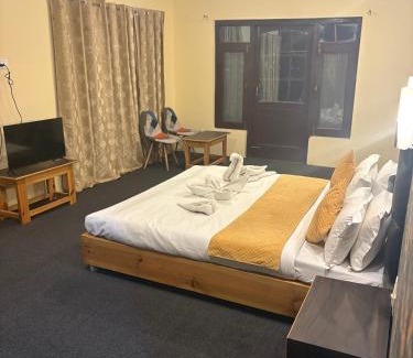 Srinagar House | Kashmir Holiday Lodge