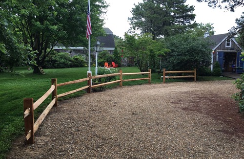 Katama House | Katama Beautifully Landscaped close to Beach/Edgartown - Air conditioned