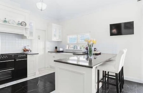 Katoomba House | Katoomba Estate 5 Bdr 5 Bth Luxury - Home Cinema