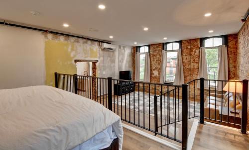 Millersburg Apartment | Kaufman Suite- BY BUSY INTERSECTION