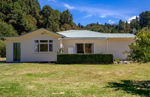 Kaiteriteri House | Kauri Cottage - Marahau Holiday Home