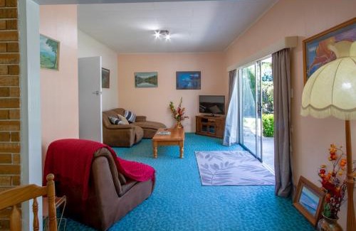 Kaiteriteri House | Kauri Cottage - Marahau Holiday Home