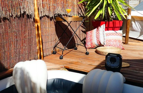 Trois-Rivieres Cabin | KAWAIDA | Makazi Luxury Tent - Glamping Experience - Sea & Mountain View