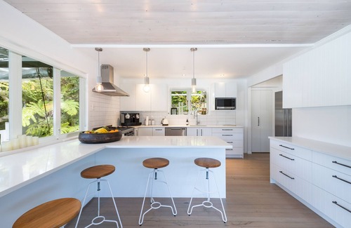 Kawau Island Resort | Kawau Lodge - Kotuku Master Suite plus 6 bedrooms