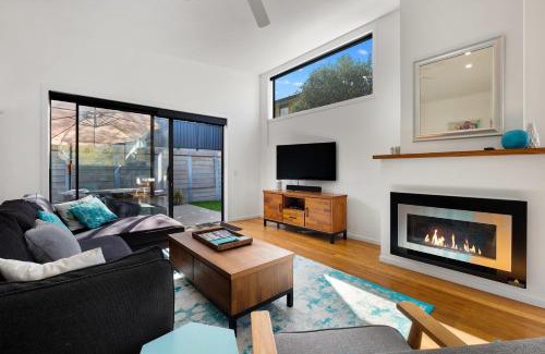 Lowburn House | Kawerau River Retreat - Cromwell Holiday Home