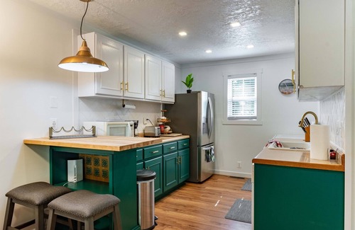 Marion House | Kayaks, Lakefront, Spacious Destination