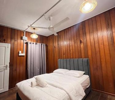 Kuala Besut House | Kayangan Crystal Chalet