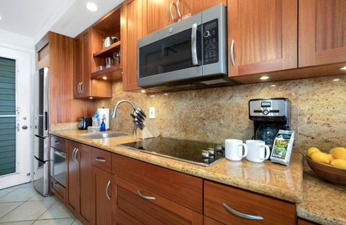 Napili Condo | KBM Resorts | FREE CAR | Napili Bay | Oceanfront | Stunning Studio Villa, Turtle views! NAB-107