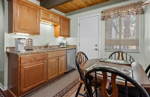 Sugarloaf House | KCs Haven - Relax with the whole family at this peaceful cabin