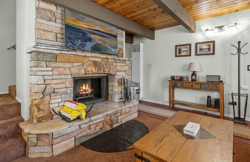 Sugarloaf House | KCs Haven - Relax with the whole family at this peaceful cabin