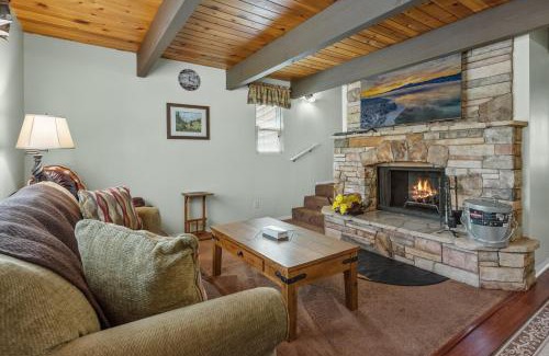 Sugarloaf House | KCs Haven - Relax with the whole family at this peaceful cabin