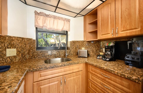 Marathon Cottage | KD Tropical paradise, Pool, Sandy Beach, WiFi, Tennis, Jacuzzi