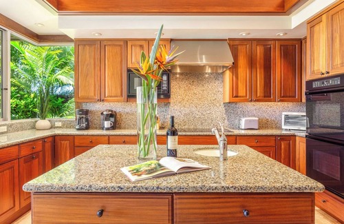 Kaupulehu House | Ke Alaula Hale 7 – Private & Secluded | Onsite Staff & Daily Housekeeping