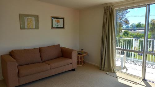 Pohara House | Kea View - Pohara Beach Holiday Home